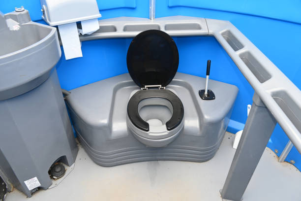 Best Porta potty delivery and setup  in Edwardsvle, IL